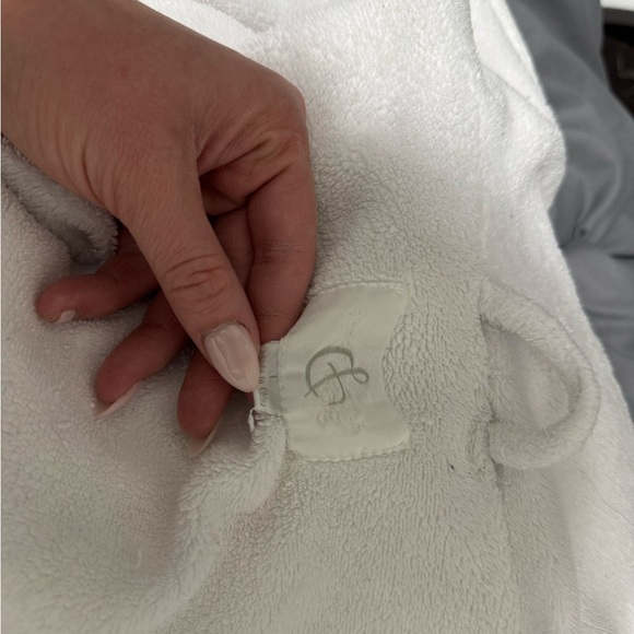 Comfy White Robe - Picture 2 of 2